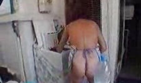 Muscular marido estaba feliz de ver a casero anal español su esposa desnuda en casa porno