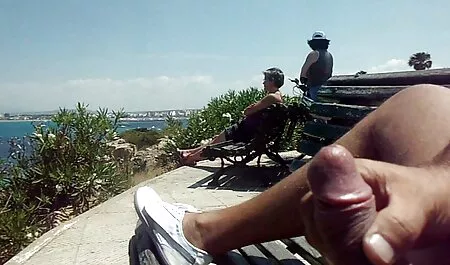 Rosa chica en un conductor posa en pornoanalenespañol la playa