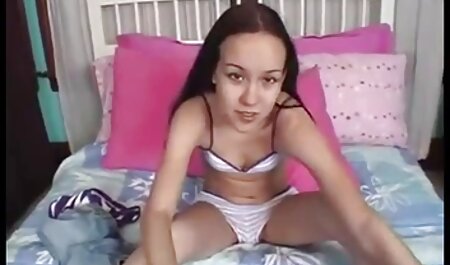 Delgado chica insertando consolador rosa en la videos de sexo anal español vagina